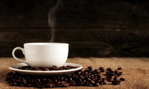 Kwaśna kawa z ekspresu — co może być tego przyczyną?
